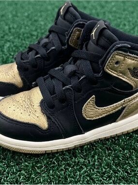 Nike Kids' Air Jordan 1 Low - Black & Metallic Gold size 7